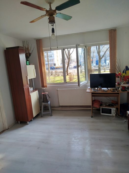 Vând apartament 2camere vest