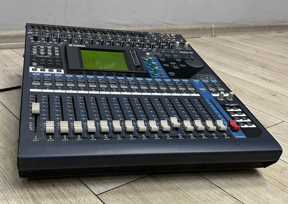 Amanet F28: Mixer Digital Yamaha 01V96 + Converter Yamaha MY8 Da96