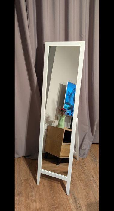 Oglindă mare tip dressing, perfectă pentru decor minimalist