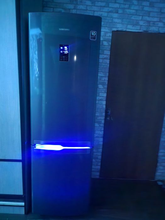 Холодильник Samsung