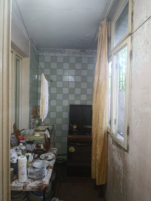Продаю 2 комнатную квартиру на первом этаже улица Шолохова 61 школа