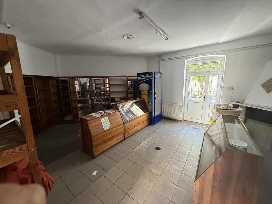 Inchiriez SPATIU COMERCIAL 42m2/Strada Constitutiei