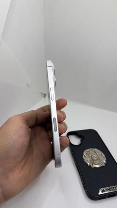 Iphone 16 128 g 100% батарея