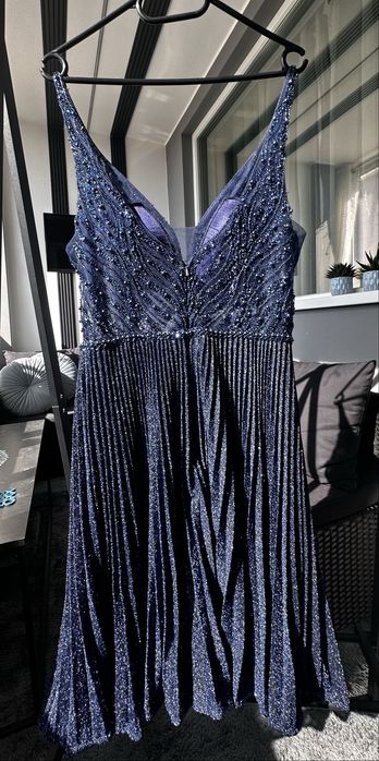 Официална рокля Swing