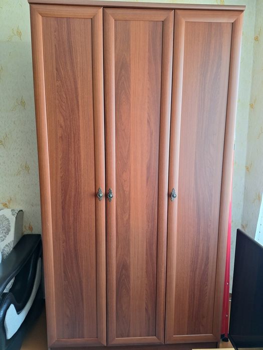 Шифоньер продаю.