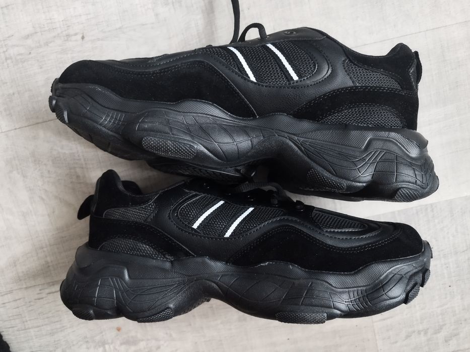 Продам новые кроссовки 44 размера