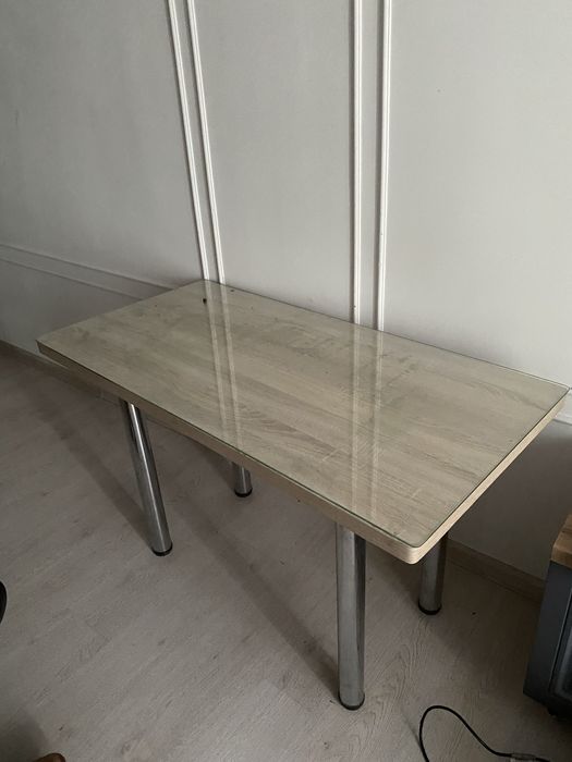 Срочно продам стол