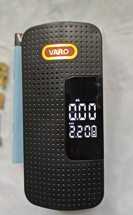 VARO – Безжична въздушна помпа 8V, 150 PSI, фенер, приставки