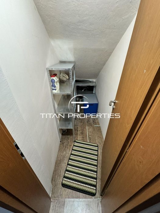 Двуетажна Къща с голям двор и красива панорама в с. Александрово