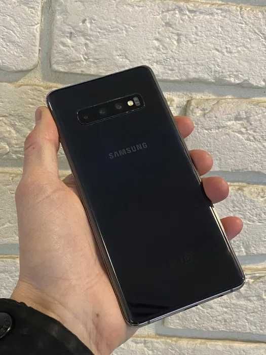 Samsung Galaxy S10 Plus. Флагман.