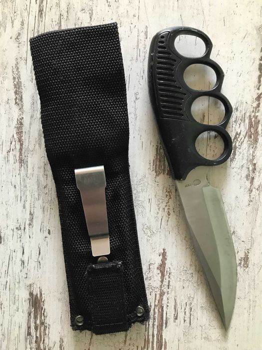 Нож с бокс остър