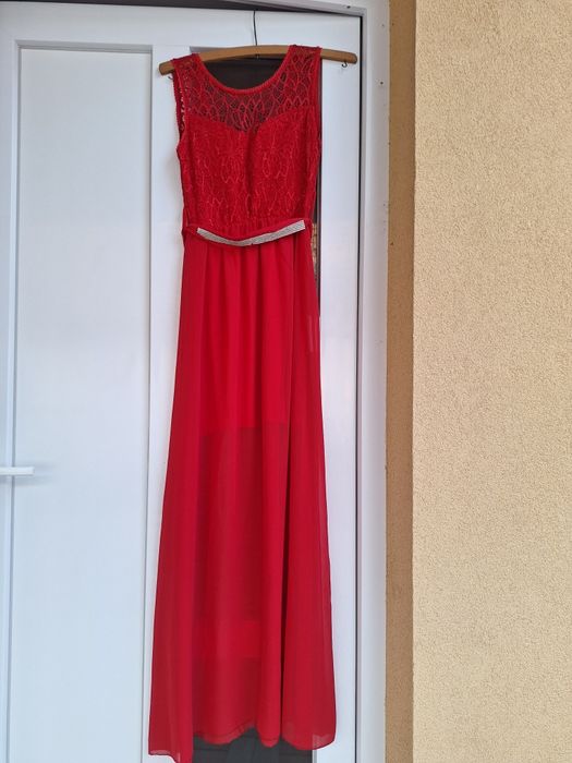 Rochii și costume