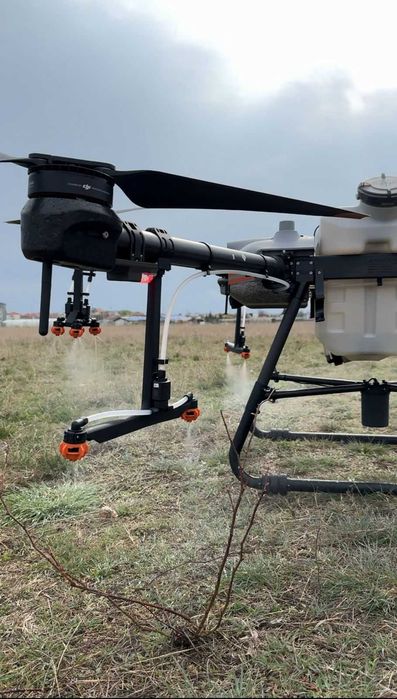 DJI Agras T30 Combo с 3 батерии, зарядно, форсунки, кит за дървета