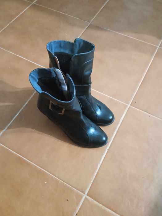 Vand cizme noi din piele imblanite