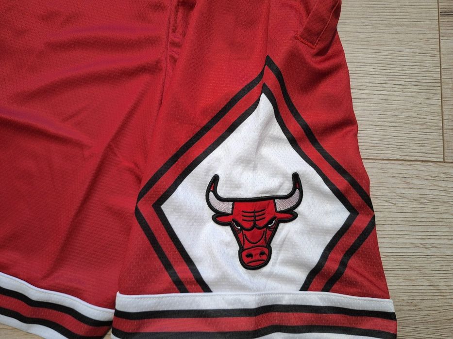 Баскетболни шорти на Чикаго Булс!