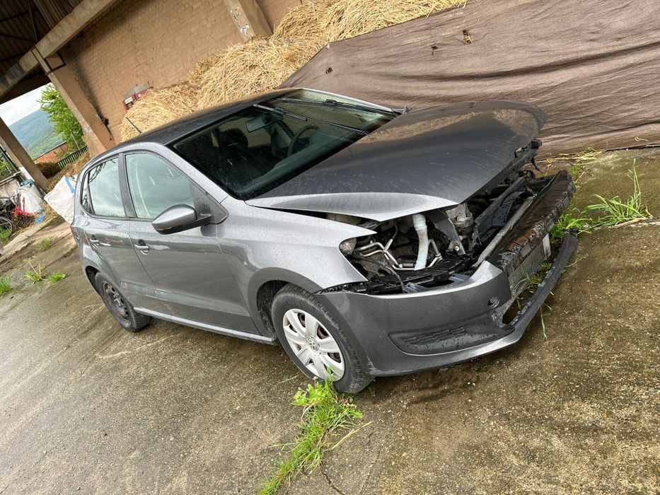 Dezmembrez Volkswagen Polo 6r 4usi 1.2benzina euro 5