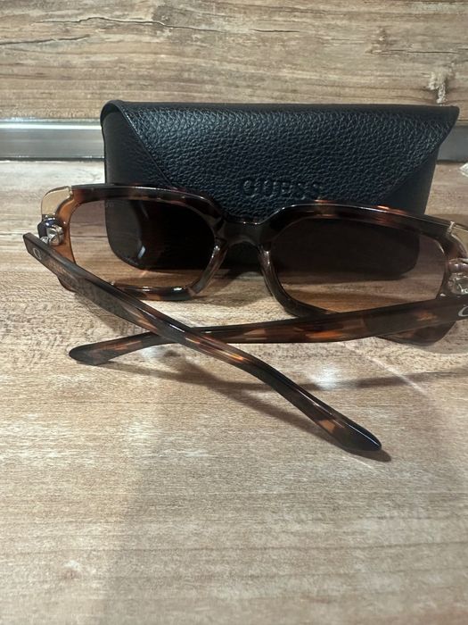 Слънчеви очила GUESS