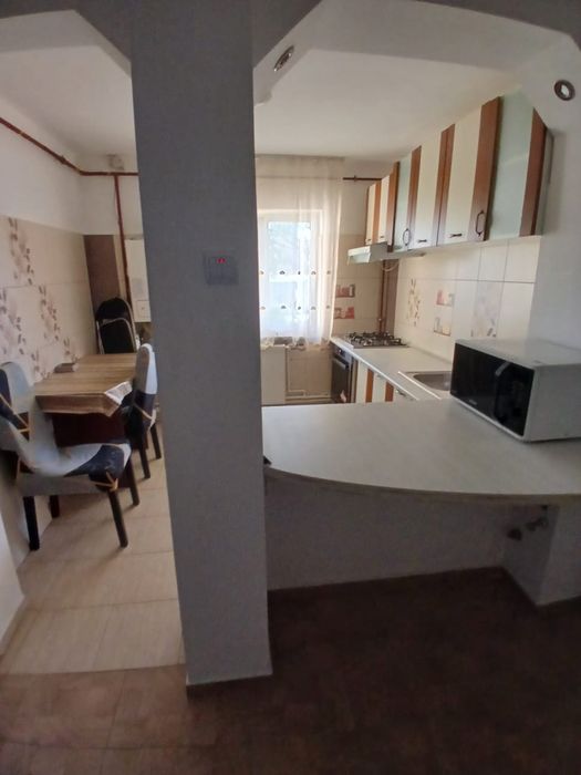Inchiriez apartament Valea Rosie