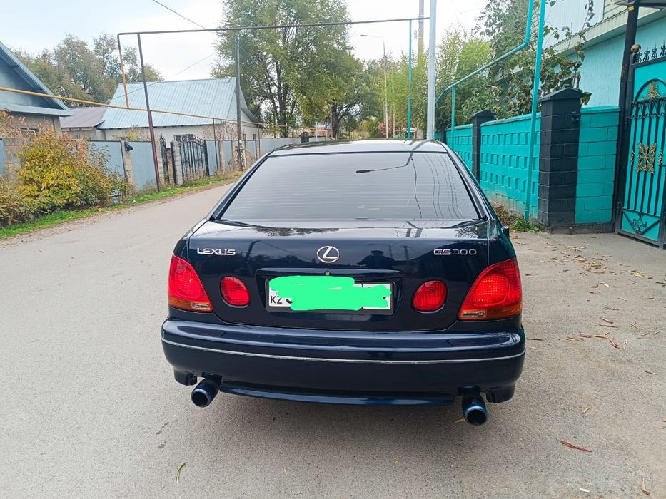 Машина Lexus JS300