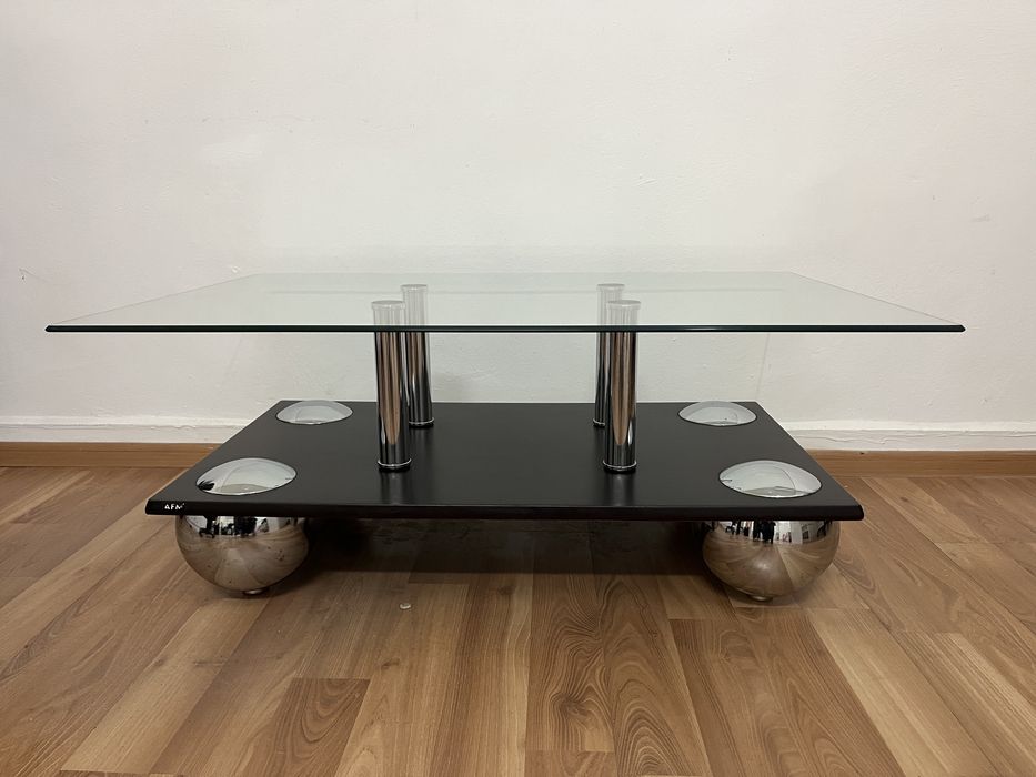 Стъклена масичка