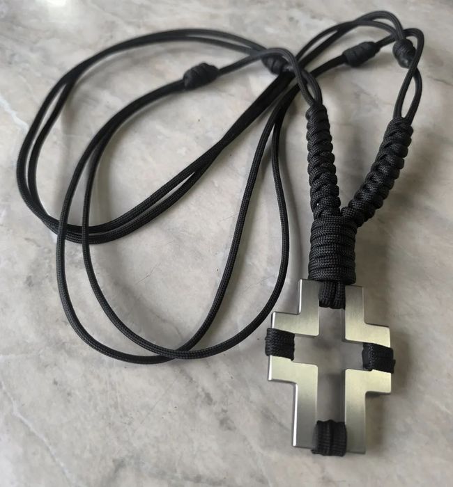 Ръчно плетен кръст