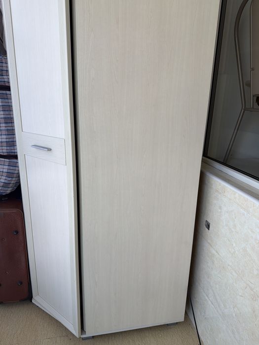 Продается Угловой шкаф