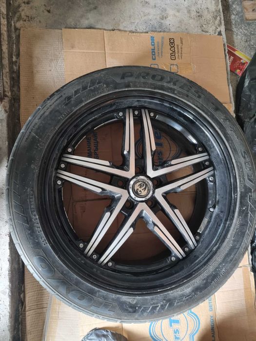 Продавам гуми с джанти  20 цола  за  Джип