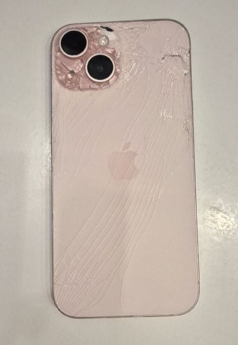 iPhone 15 Pink – Заключен iCloud