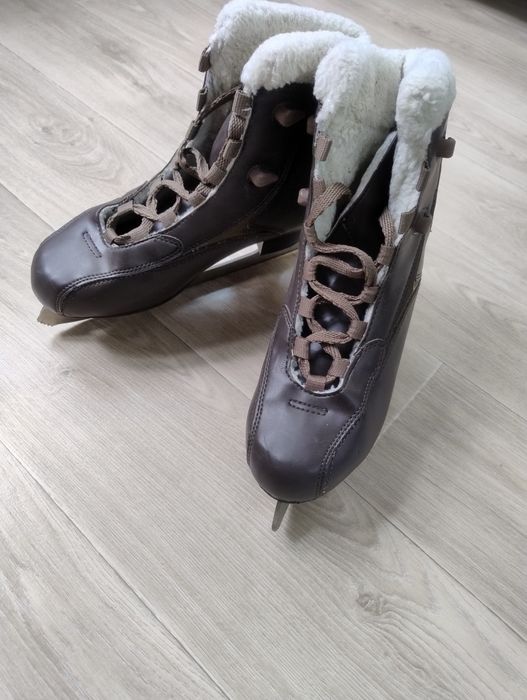 Patine gheață damă Roces – Căptușite cu blăniță – Mărimea 40 (25.5 cm)
