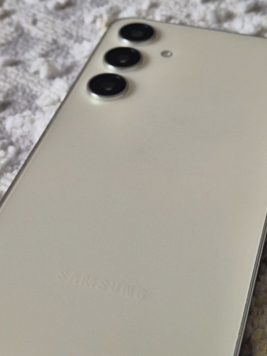 Продам Samsung S24+ Plus 256 гб белый