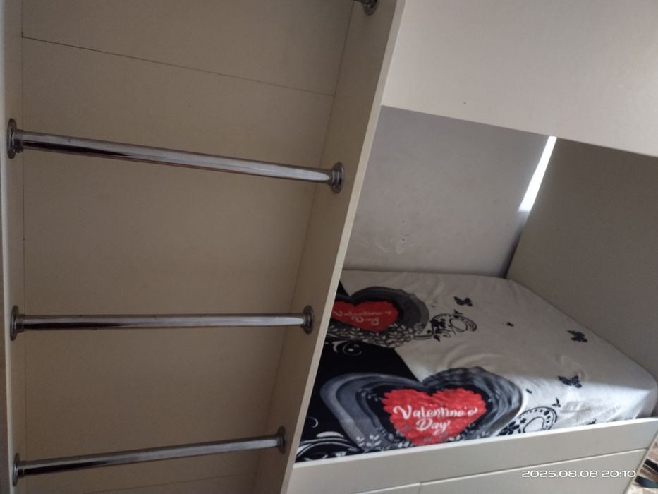 Продается  двухэтажный кровать