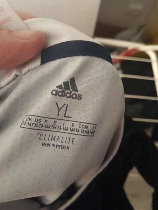 Tricou copiii mărimea M original Adidas aproape nou.