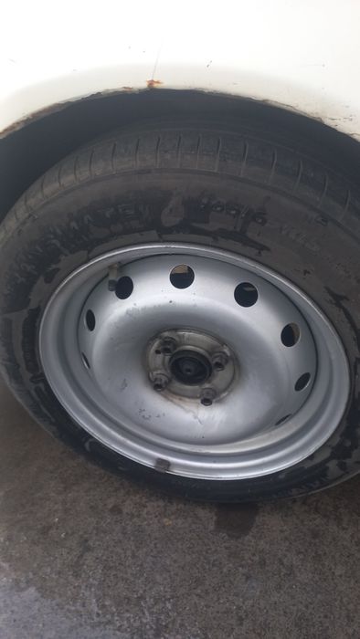 Продам резину с дисками на 15.