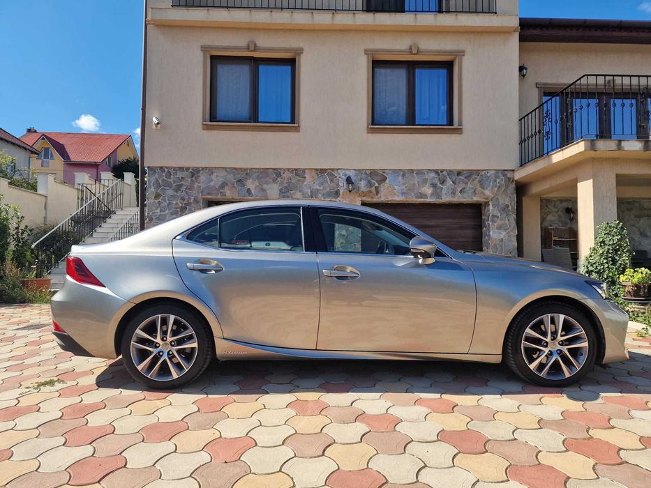 Lexus IS300h hybrid, automat, facelift, in garantie