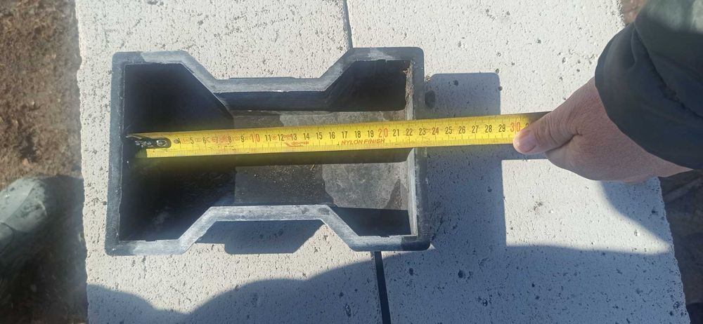 Vând lot 350 bucăți matrițe pavele model "Dublu T" (Behaton)