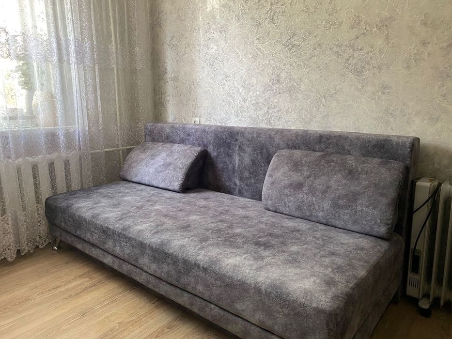 Продаю диван срочно б/у