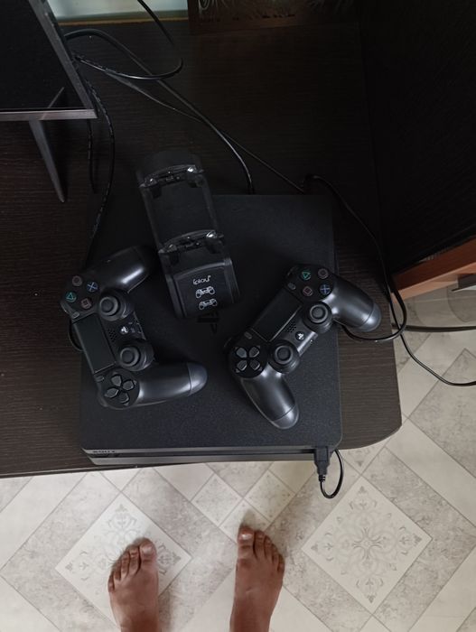 Продам PS4 в идеальном состоянии