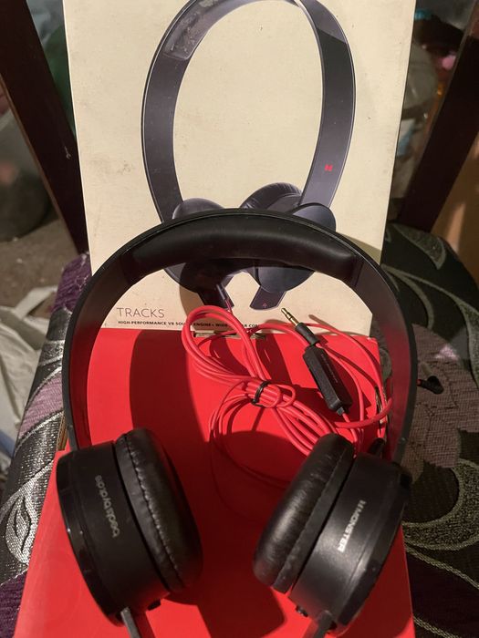 beats by dre слушалки и поставка за тонколона