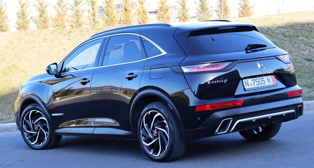 DS 7 Crossback / 2021 /300 CP/ 4X4 /HYBRID / Lane/Side/Distronic/Focal