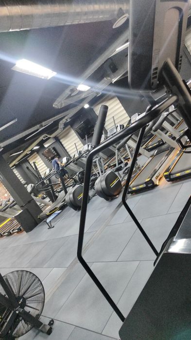 Резина бурчатка лар, футбольное поле, баскетбольное площадка