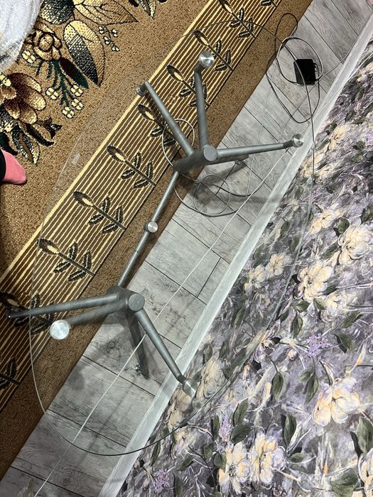 Пролам стекоянный стол