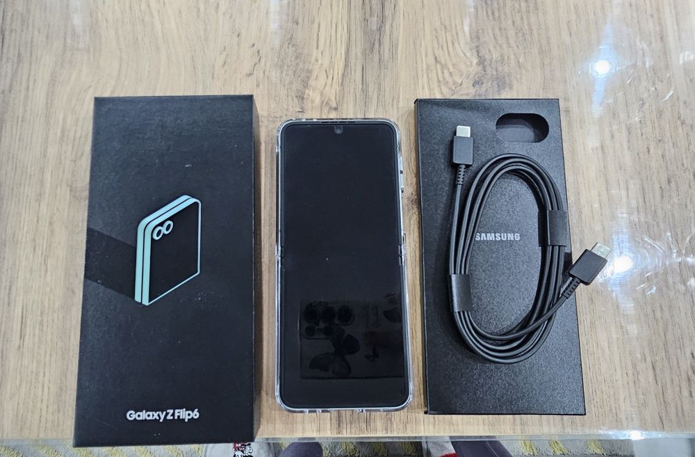 Samsung Galaxy Z Flip6