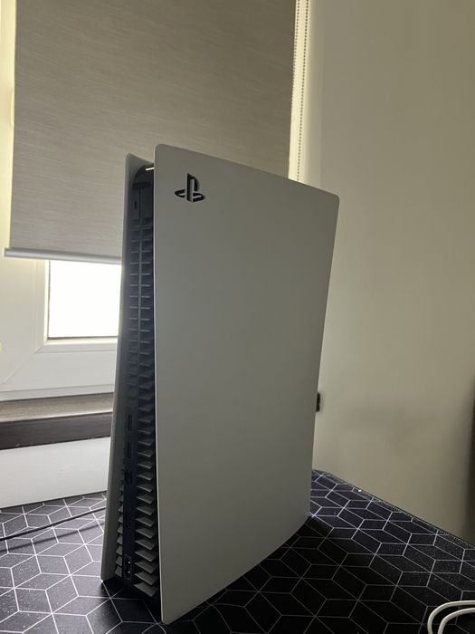 Consolă PlayStation 5 Model CFI-1000 | 825GB SSD | Stare impecabila