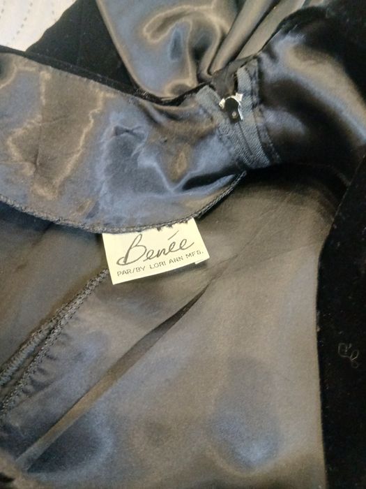 Vand rochie din catifea de matase