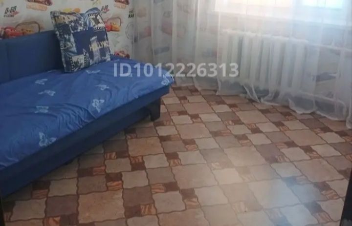 Шкаф для одежды и диван