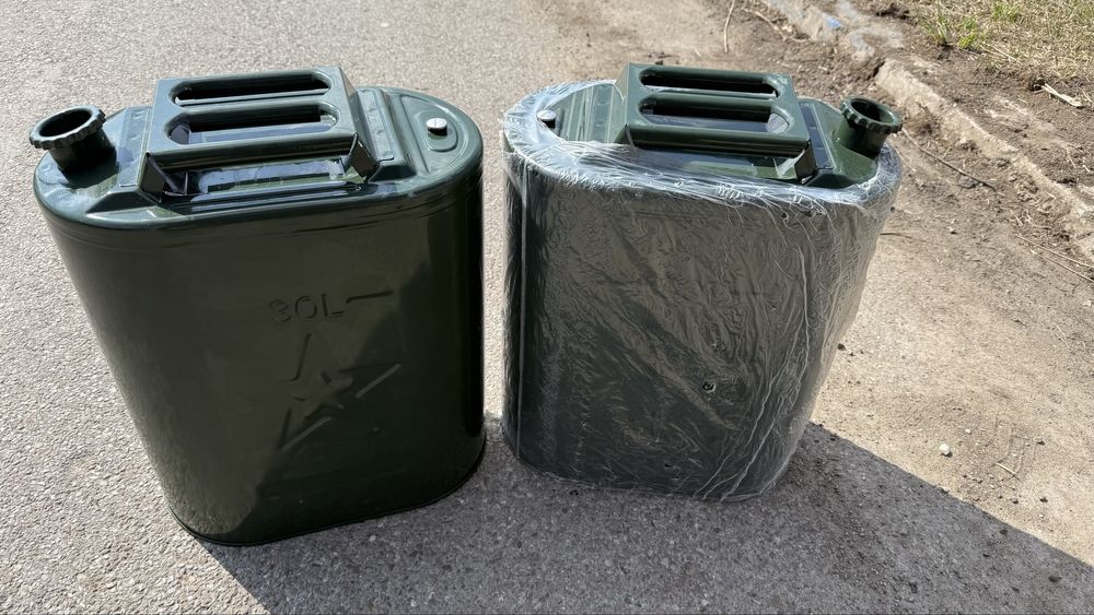 Vand canistre tabla militar 30 litri.Pret 1 buc.