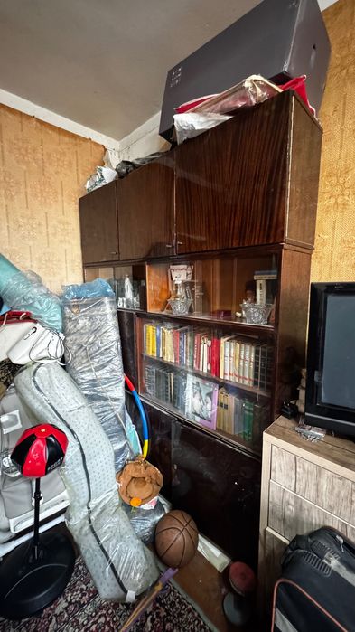 Шкаф для книг, сервант