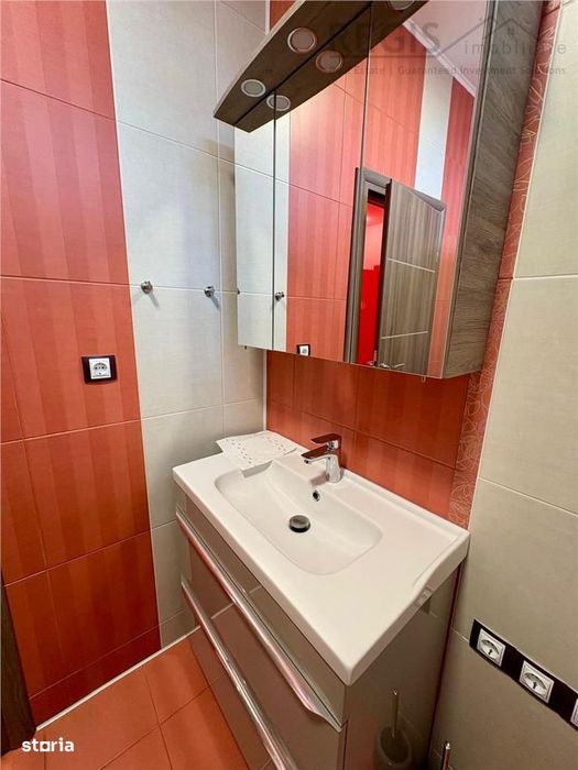 Apartament 2 Camere Central Bloc tip Vila