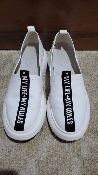 Продам женскую обувь.