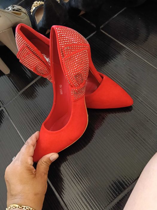 Pantofi cu toc eleganti